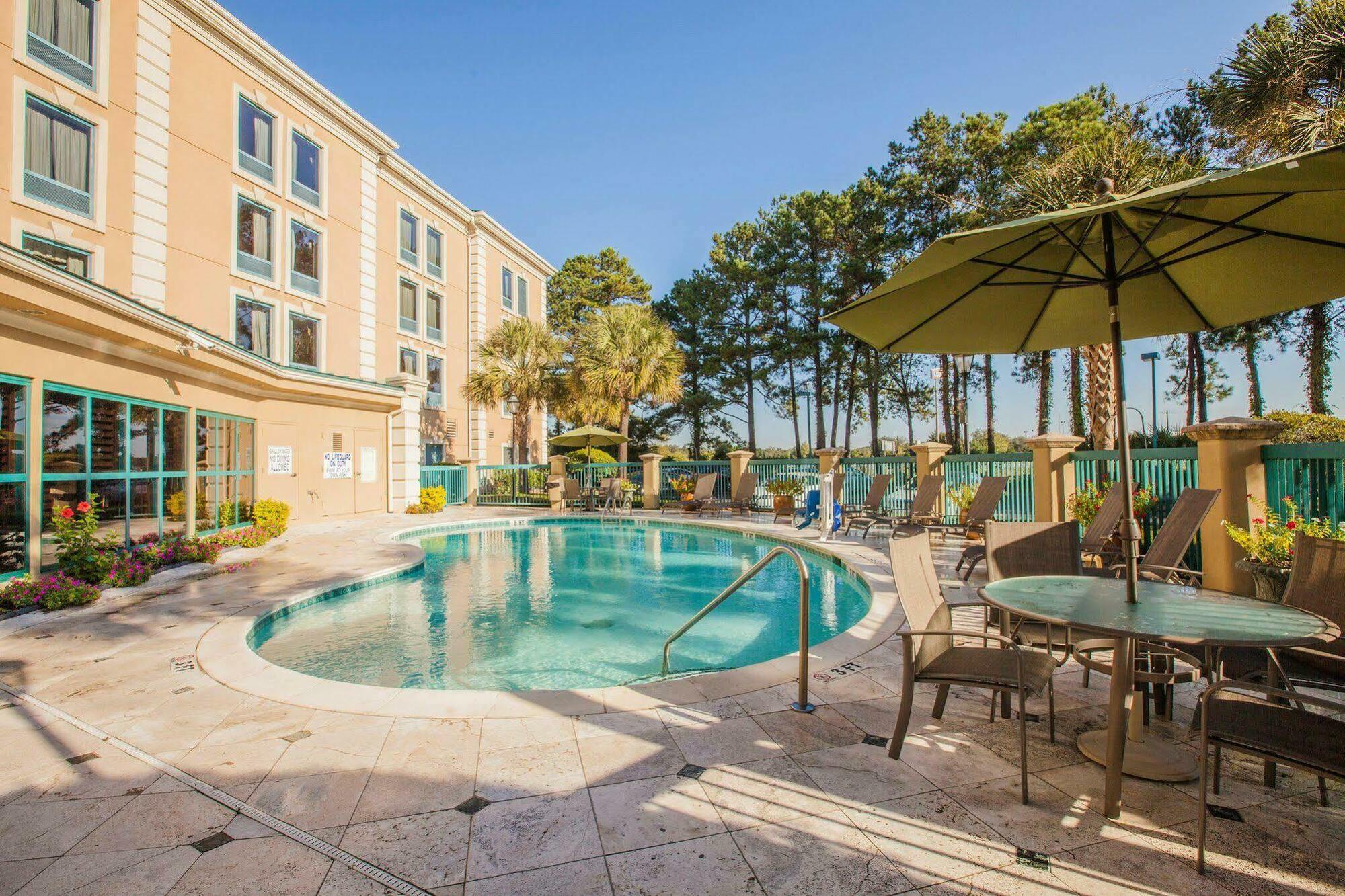 Hampton Inn Charleston North Exterior photo